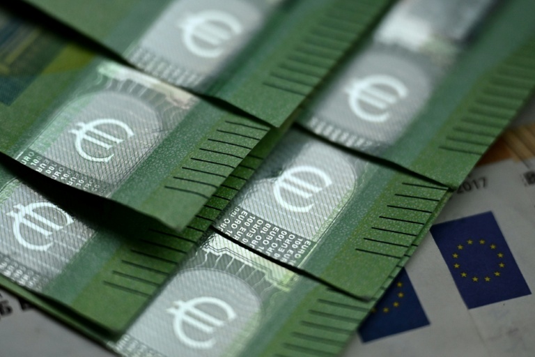 Le défi de l'UE, boucler le budget avant une possible victoire de l'extrême droite en France