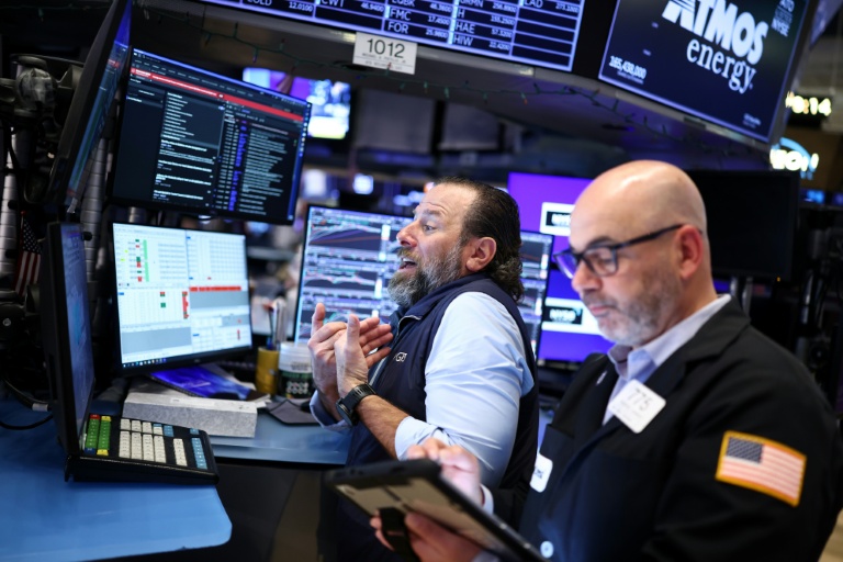 Wall Street: nouveaux records du S&P 500 et du Nasdaq face aux espoirs de paix au Moyen-Orient
