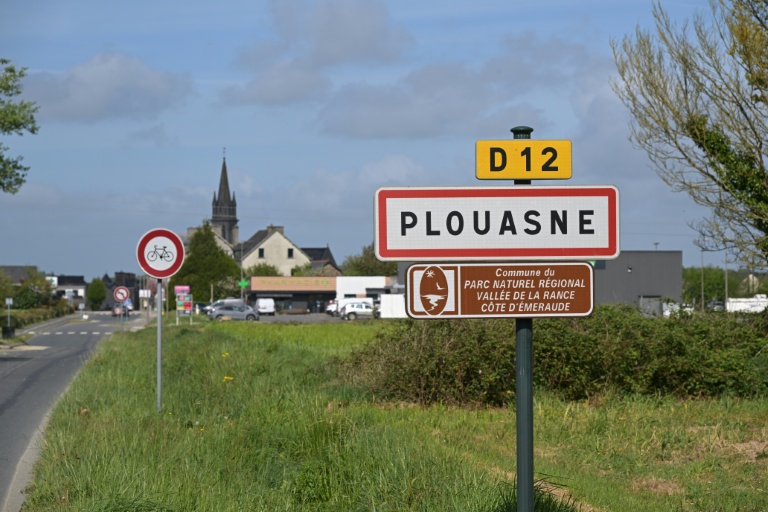 Maire écroué après le décès d'une sexagénaire: le village de Plouasne 