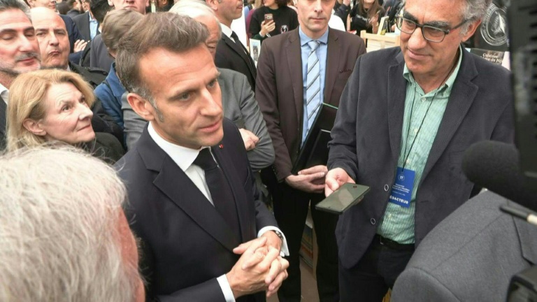 Crise chez Grasset: Macron juge 