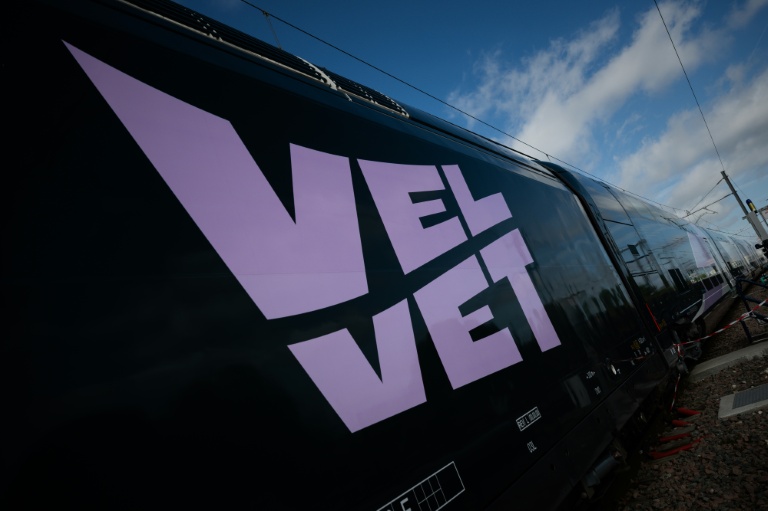 Future concurrente de la SNCF, Velvet dévoile sa première rame à grande vitesse sortie d'usine