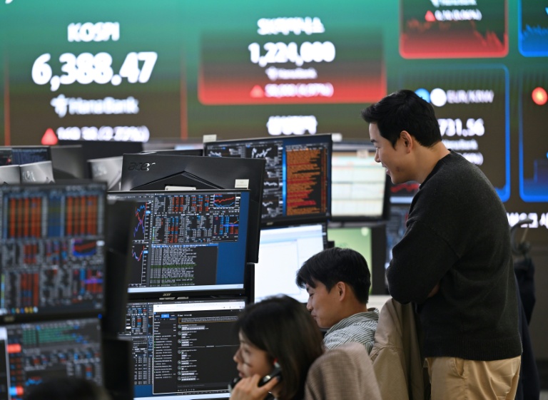 Les Bourses d'Europe prudentes après le prolongement de la trêve au Moyen-Orient