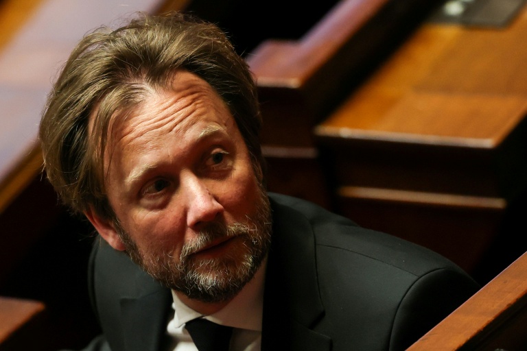 Vallaud (PS) lance le débat sur la 