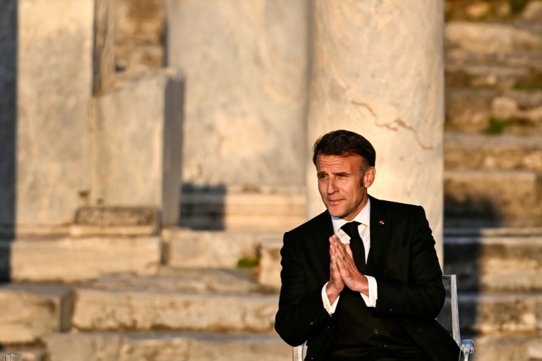 Macron est arrivé à Athènes, défense et souveraineté européennes au menu