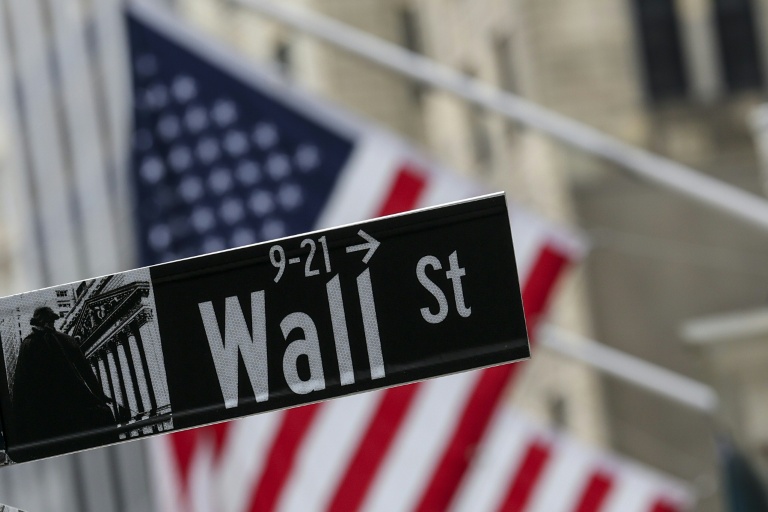Wall Street sur la défensive, résultats d'entreprises et Moyen-Orient pèsent