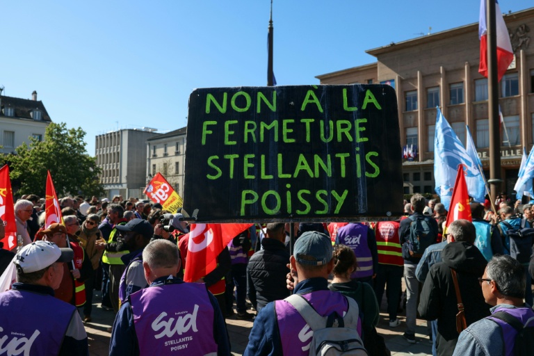 A Poissy, des ouvriers de Stellantis mobilisés contre la 