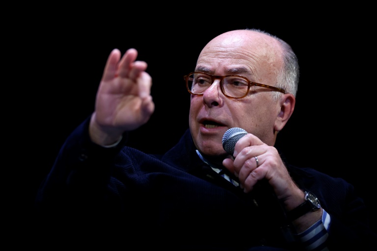 Bernard Cazeneuve affiche sa 