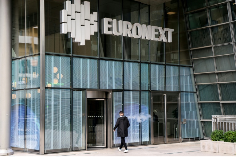 La Bourse de Paris finit en hausse, portée par des résultats d'entreprises