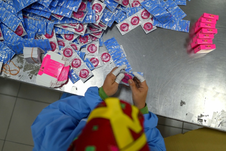 La guerre au Moyen-Orient fait grimper les prix des préservatifs et des gants en caoutchouc, selon les fabricants