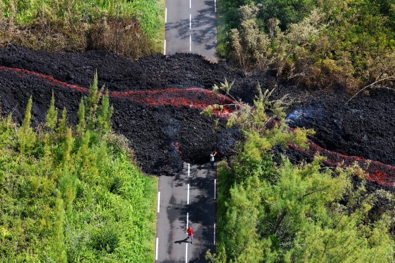 La Réunion: début des travaux de reconstruction de la route après l'éruption du Piton de la Fournaise