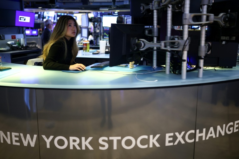 Wall Street termine en recul, entraînée par la tech