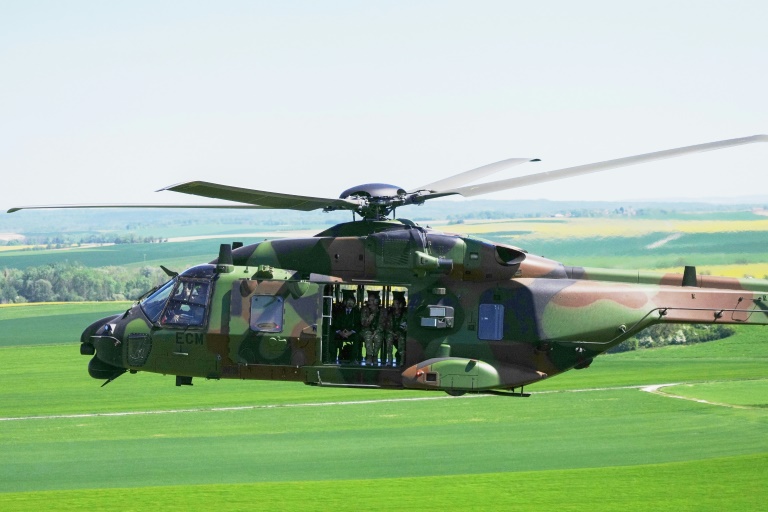 Canons, drones et hélicoptères: l'armée française en démonstration de force