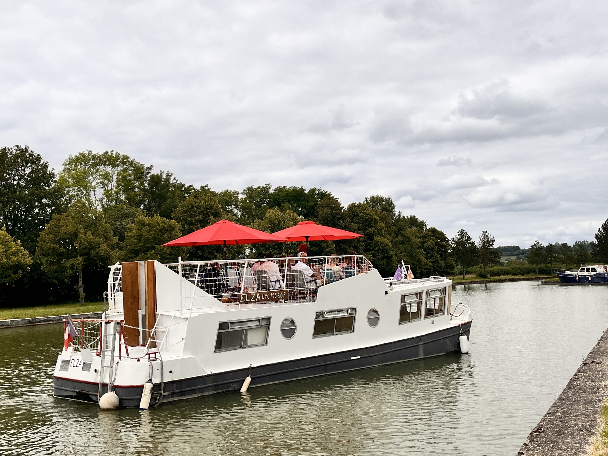 Canal de Bourgogne : la reprise des croisières touristiques dynamise l’économie locale