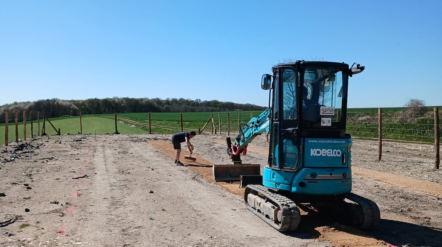 Osches : la centrale photovoltaïque communale franchit une étape clé de son chantier