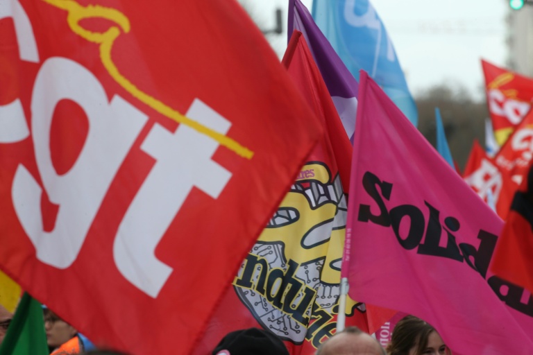 Les syndicats mobilisés pour le maintien d'un 1er-Mai chômé, boulangers et fleuristes dans le flou