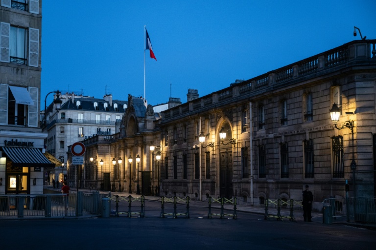 Avec le ballet des départs, le chapitre de la fin de règne s'ouvre à l'Elysée