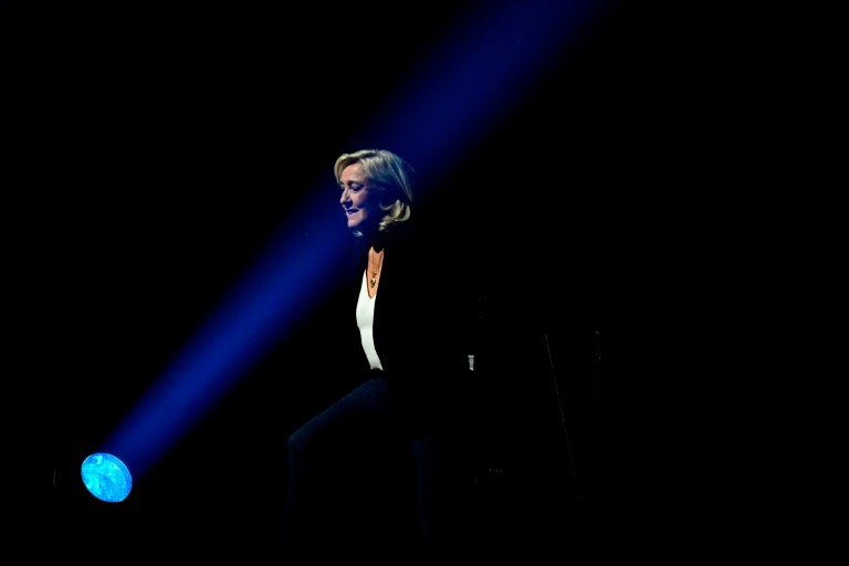 TotalEnergies: taxation des surprofits si le plafonnement des prix n'est pas suffisant (Le Pen)