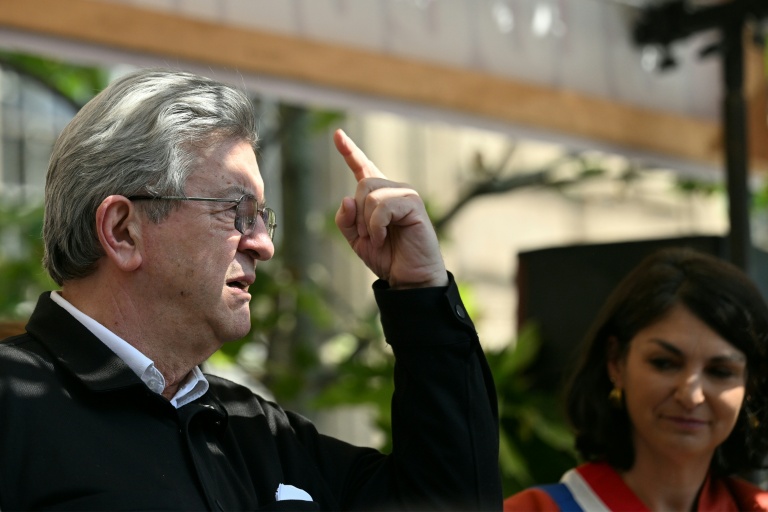 Mélenchon au 20H00 de TF1, l'officialisation de sa candidature attendue