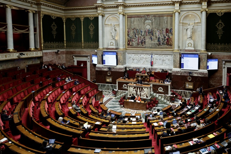 Etrangers en rétention, lutte antiterroriste: après des débats tumultueux, les députés passent au vote