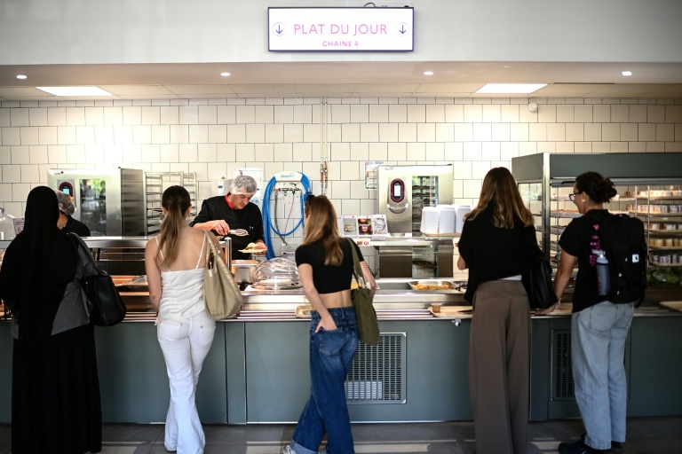 Premier jour du repas à un euro pour tous les étudiants dans les restaurants universitaires