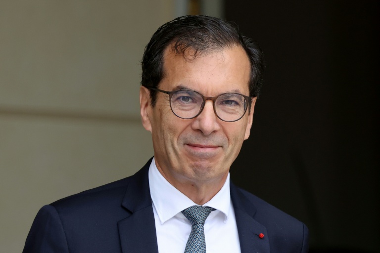 Le gouvernement présente une stratégie pour l'emploi des jeunes