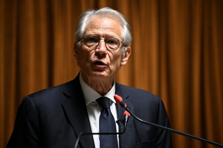 Statuettes reçues : Villepin reconnaît avoir commis 