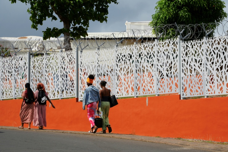 À Mayotte, des étrangers font leurs études dans la peur des expulsions