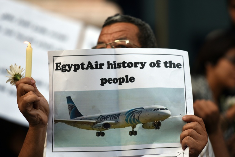 Dix ans après le crash d'Egyptair, la perspective d'un non-lieu indigne les familles