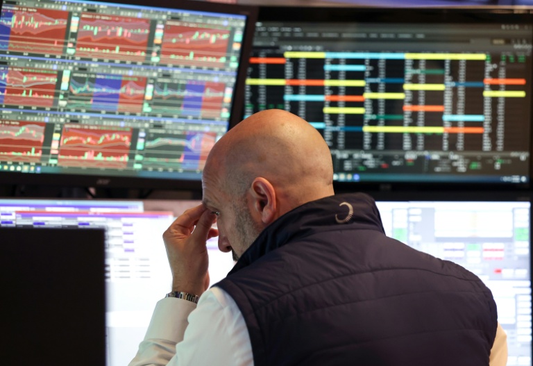 Wall Street ouvre en baisse, entre repli de la tech et remontée des taux obligataires