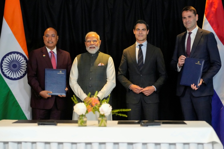Signature d'un contrat entre ASML et Tata Electronics sur les semi-conducteurs, sous l'égide de Modi