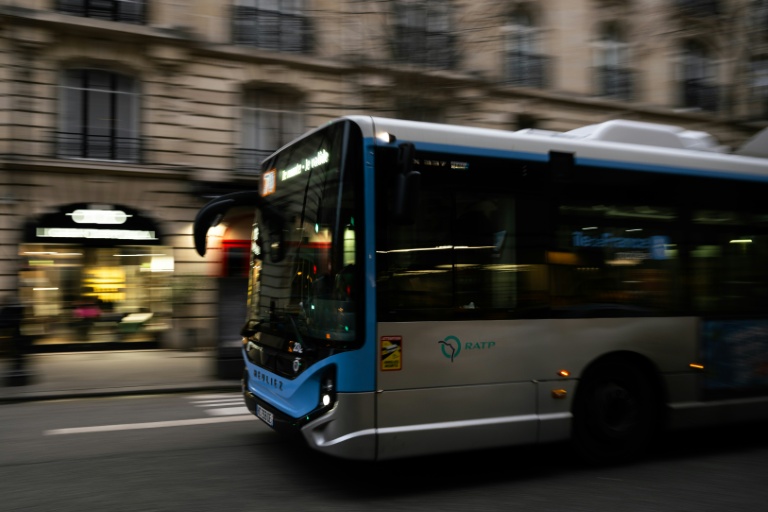 Bientôt la possibilité de payer ses trajets de bus directement en carte bleue à Paris