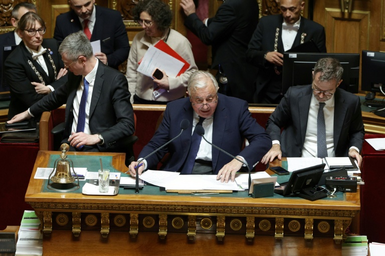 Larcher ne veut pas que le Sénat siège au-delà du 14 juillet