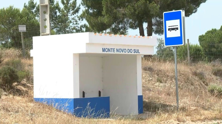 La mère de deux jeunes enfants français retrouvés seuls au Portugal activement recherchée