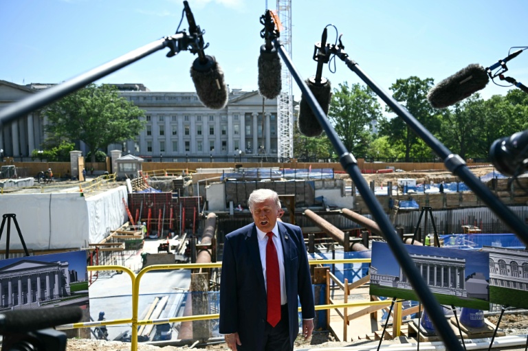 Les opposants de Trump lui reprochent d'avoir encore franchi un cran dans la corruption