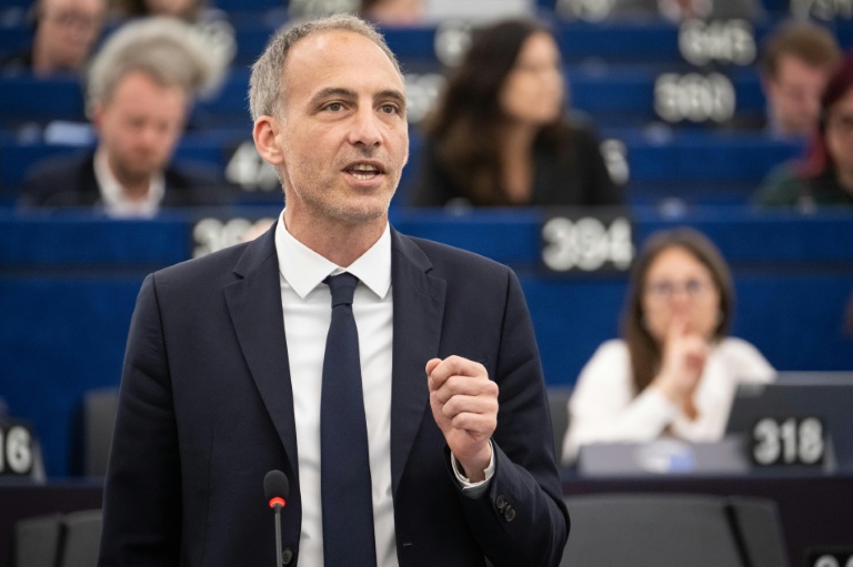 Pas encore déclaré pour 2027, Glucksmann en quête de dynamique