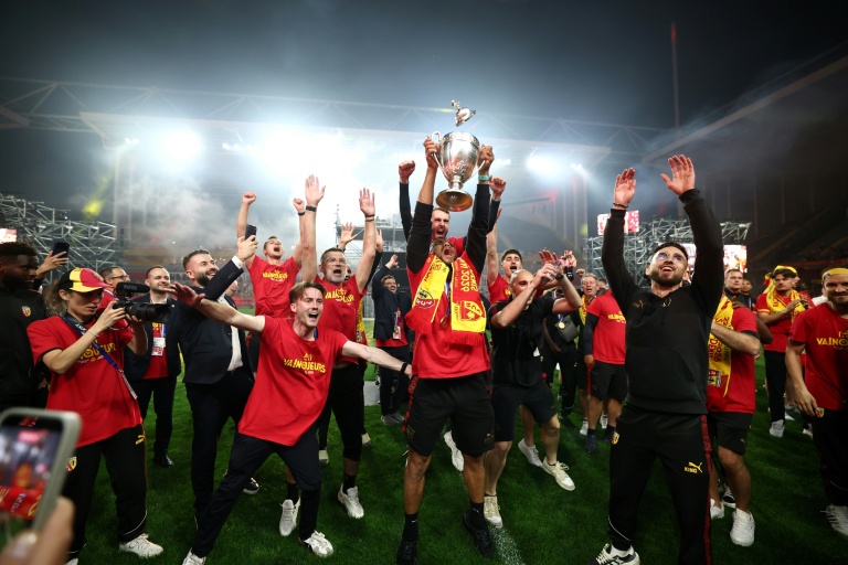 Coupe de France: les joueurs de Lens accueillis en rois à Bollaert