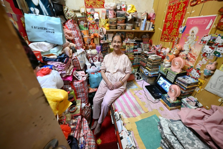 Hong Kong réforme ses micro-logements, les plus démunis dans l'incertitude