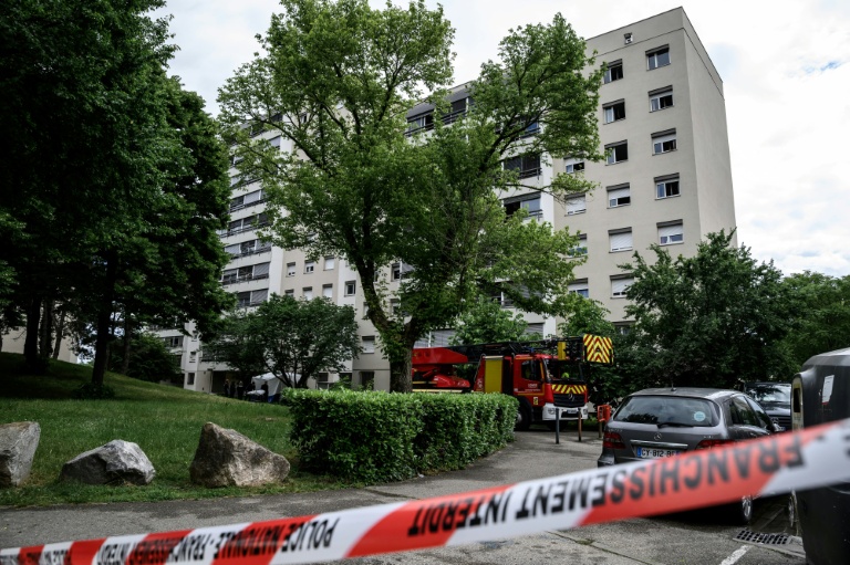 Incendie criminel près de Lyon: trois jeunes âgés de 16 à 18 ans mis en examen