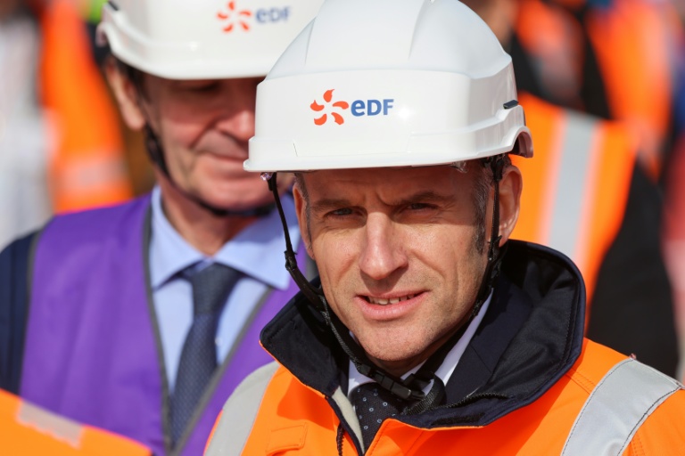 Macron reçoit «l'équipe de France» de l'électrification à l'Elysée