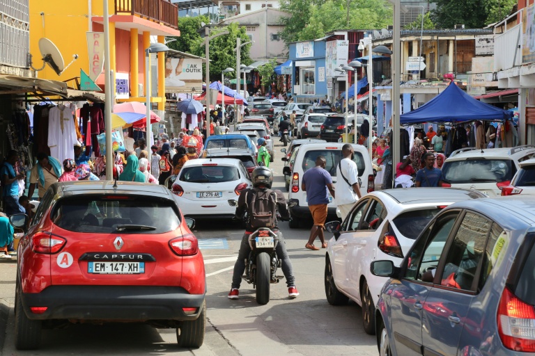 À Mayotte, le pari d'un premier réseau interurbain pour désengorger l'île