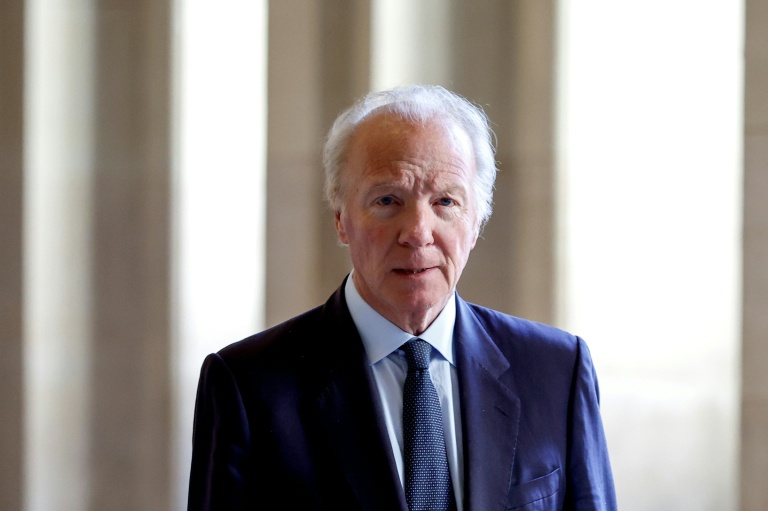 Procès libyen: la défense de Claude Guéant cogne sur Nicolas Sarkozy