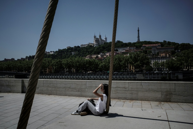 La France suffoque sous le 