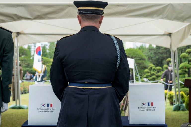 Deux Français inhumés en Corée avec leurs compagnons d'armes, 75 ans après la guerre