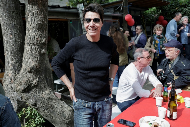 Manifestation lors d'un concert de Jean-Luc Lahaye à guichets fermés à Hénin-Beaumont