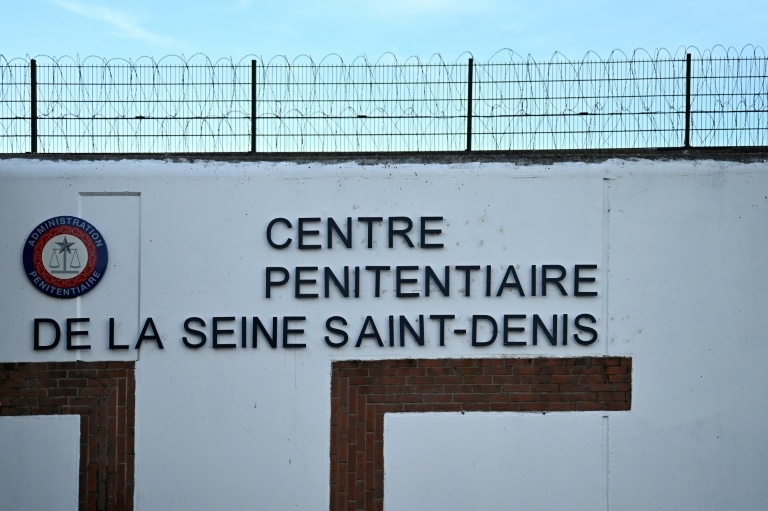 Prison de Villepinte sous la canicule: à trois par cellule, 