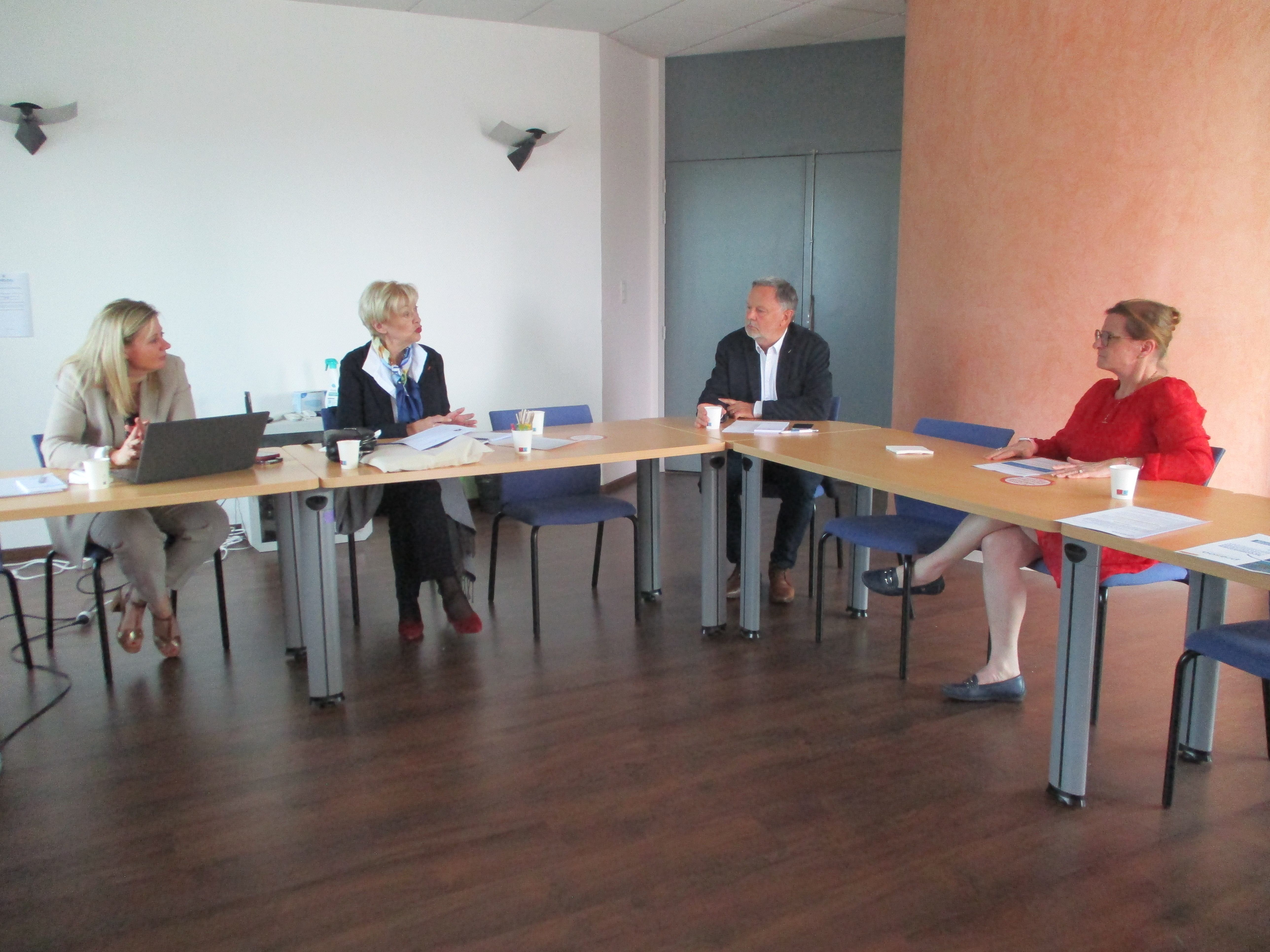 À Saint-Quentin, la sénatrice Pascale Gruny rencontre les équipes médicales de Présoa