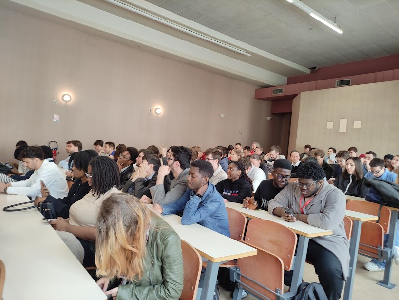 Saint-Quentin : 200 étudiants ingénieurs au cœur des défis de l’industrie aéronautique spatiale et de défense