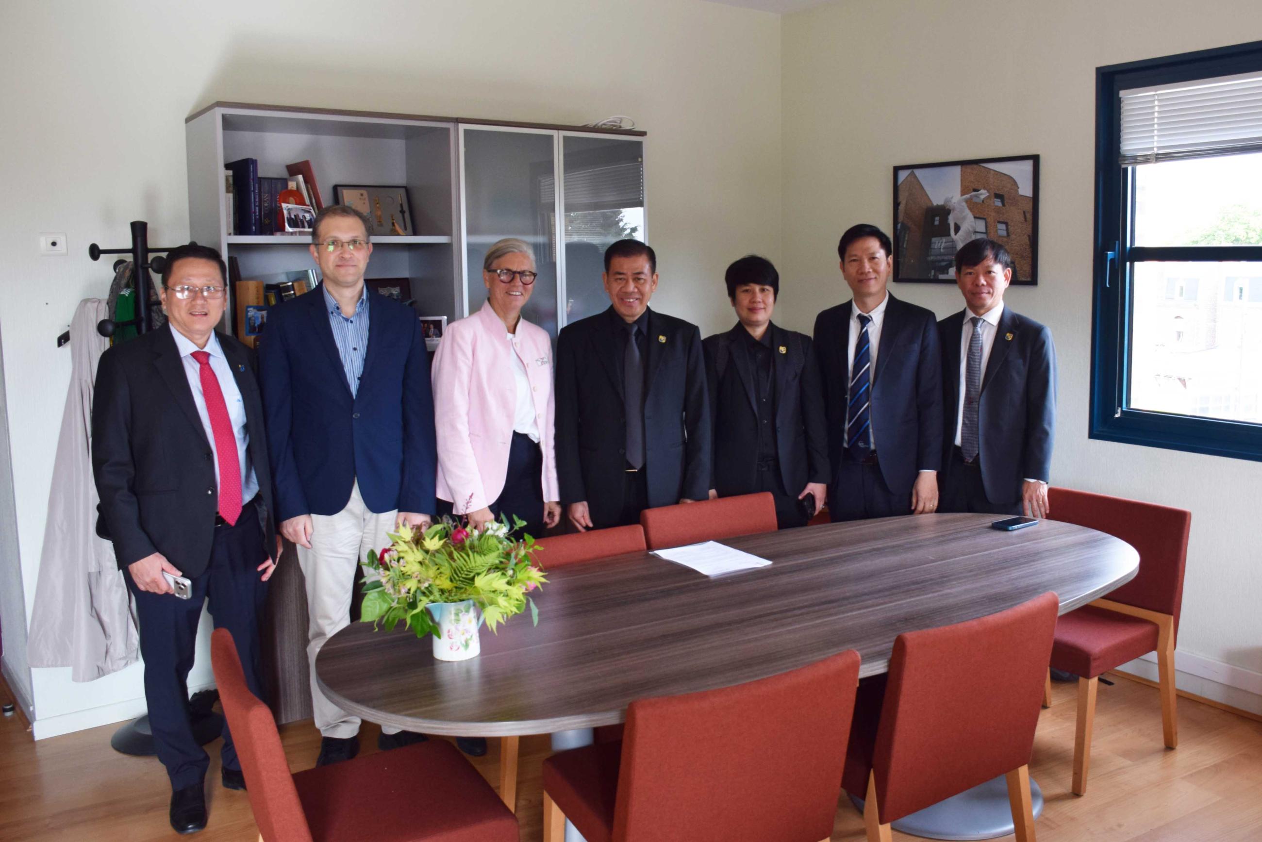 Arras : une délégation de l’Université industrielle de Hô-Chi-Minh-Ville reçue à l'Université d'Artois