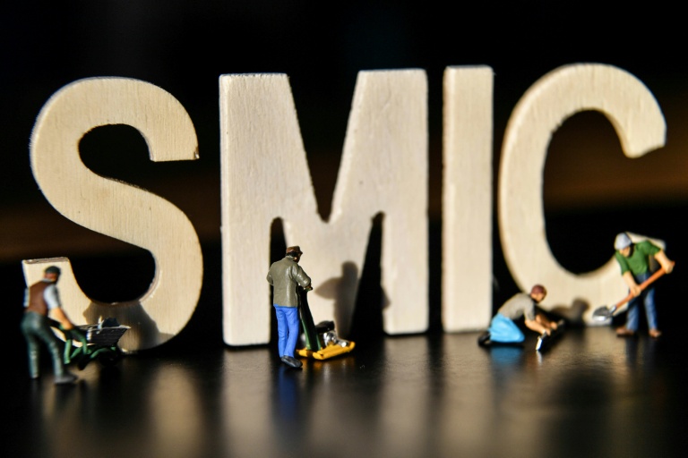 La hausse du Smic relance le débat sur l'évolution des salaires