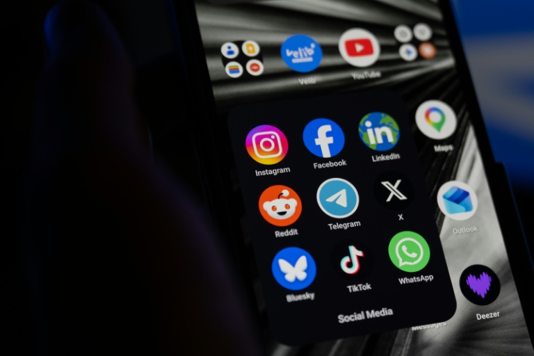 La Malaisie rejoint la vague mondiale de restrictions des réseaux sociaux pour les mineurs